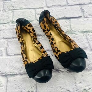 Tahari Women Leopard Print Ballet Flats Black Toe Cap Bow Accent Size 8.5
